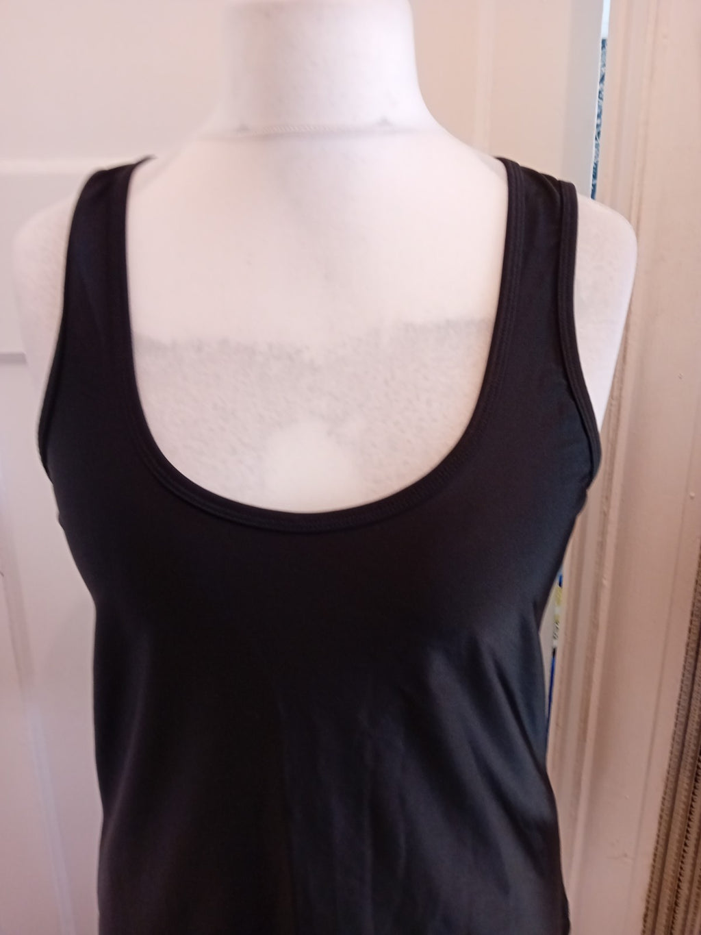 XL Black Gym Top Sleeveless Open Space On Back