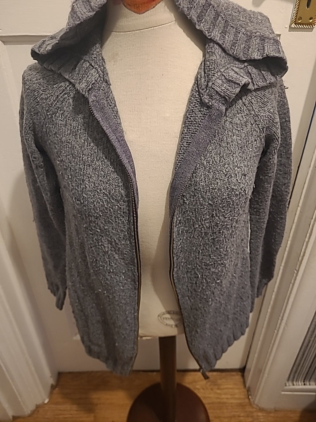 Mens Burton Size Small Grey Long Sleeved Lightweight Zip Through Jacket