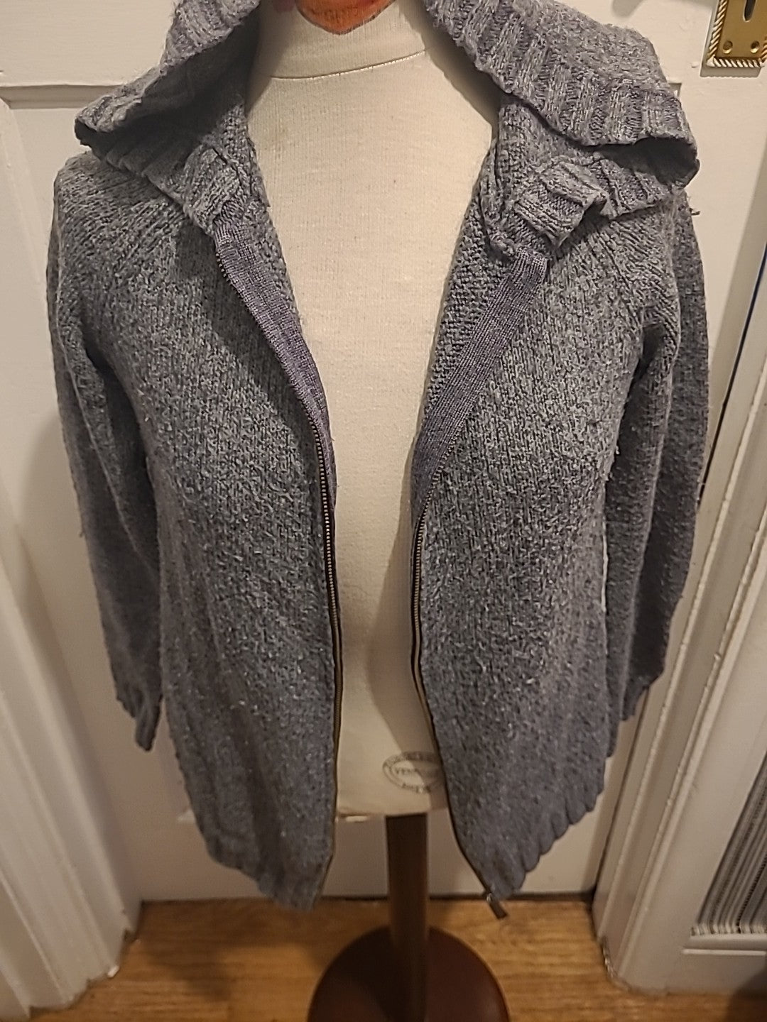 Mens Burton Size Small Grey Long Sleeved Lightweight Zip Through Jacket