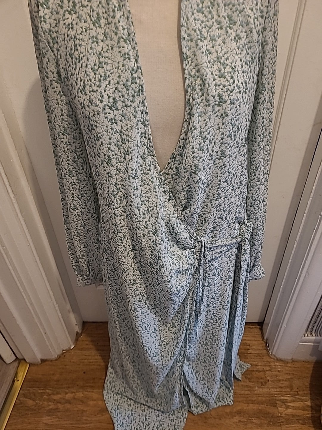 Ladies Prettylittlething Size 12 Green/White Floral Long Length Wrap Dress