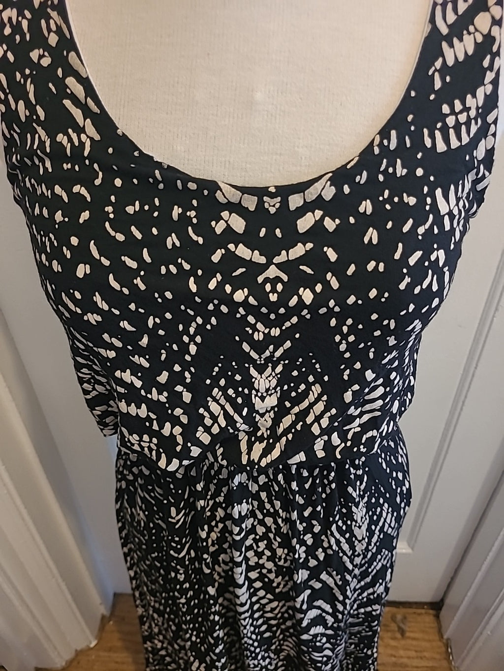 Ladies M/L Black Beige Sleeveless Long Dress