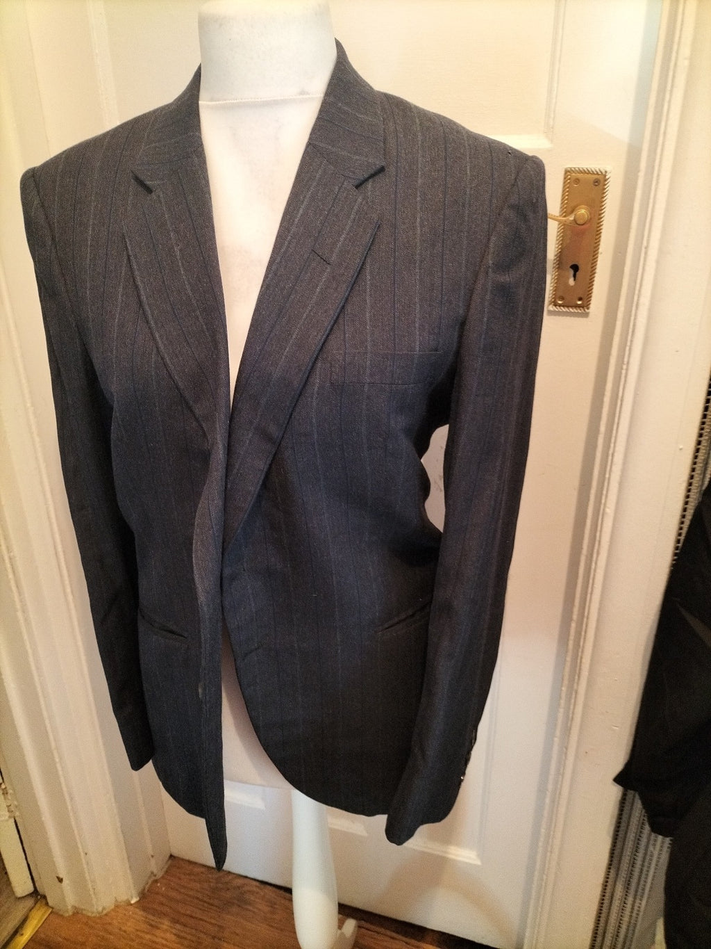 Mens Size XL Grey With Pinstripe Blue Lined Padded Blazer