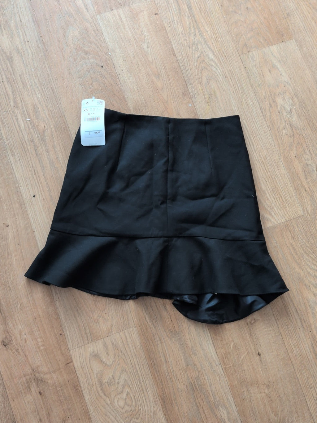 Brand New Ladies Zara Size XS Black Short Skirt RRP £25.99