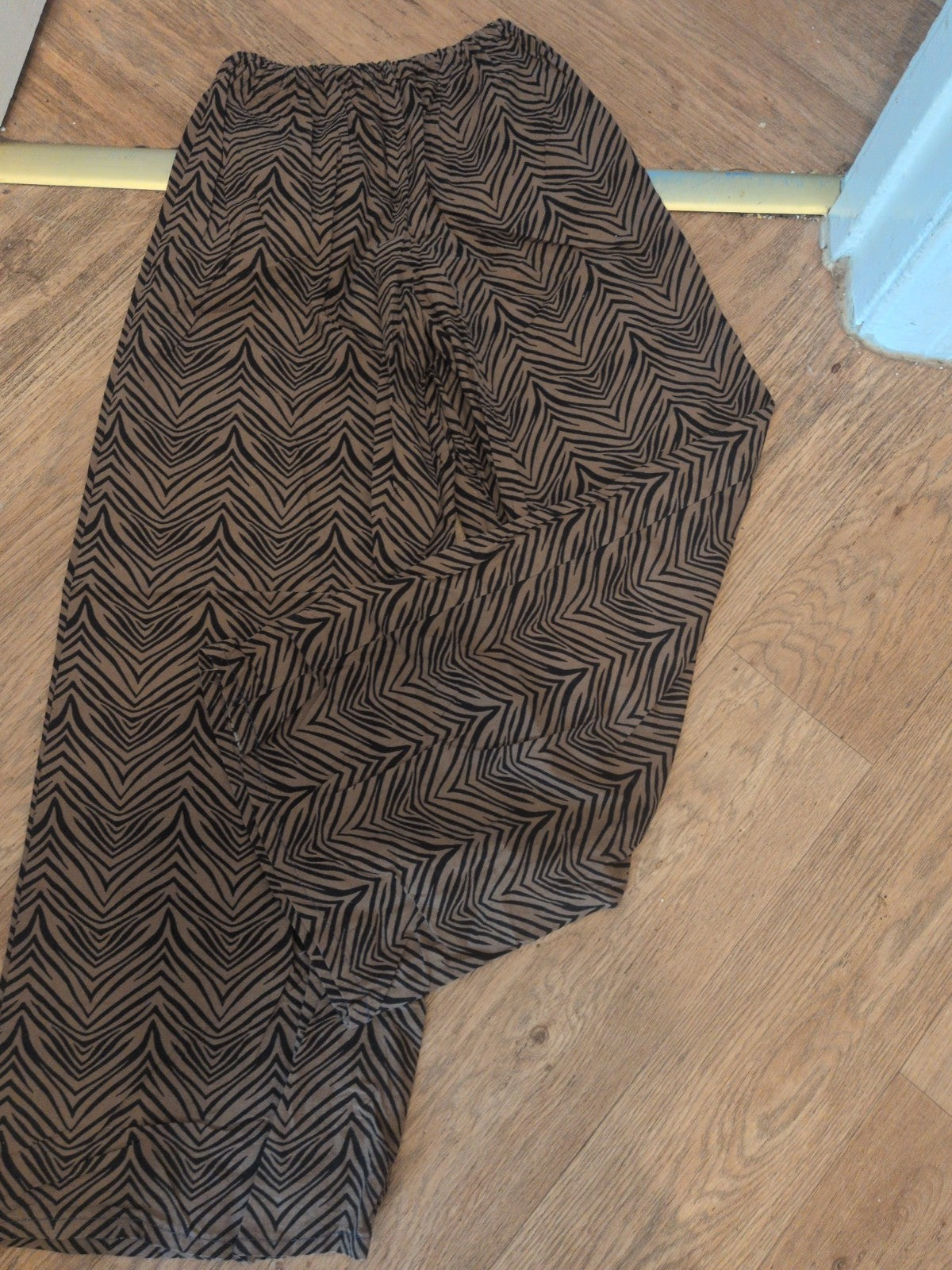 Ladies Size Small Brown And Black Elasticated Trousers