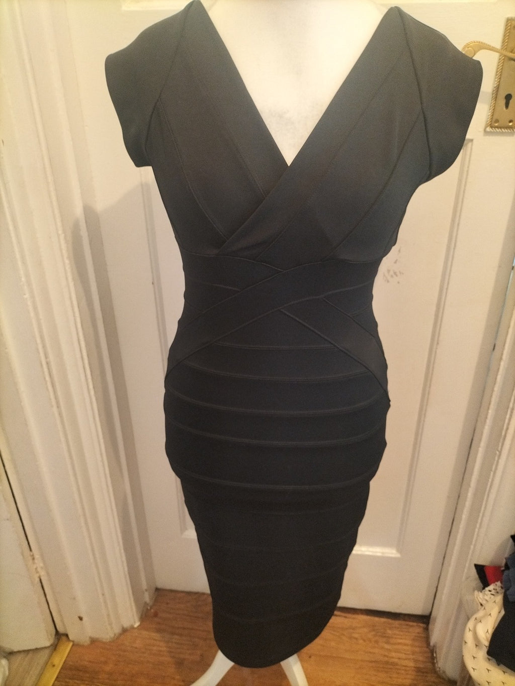 Papaya Guestlist 12 Black Sleeveless V Neck Dress