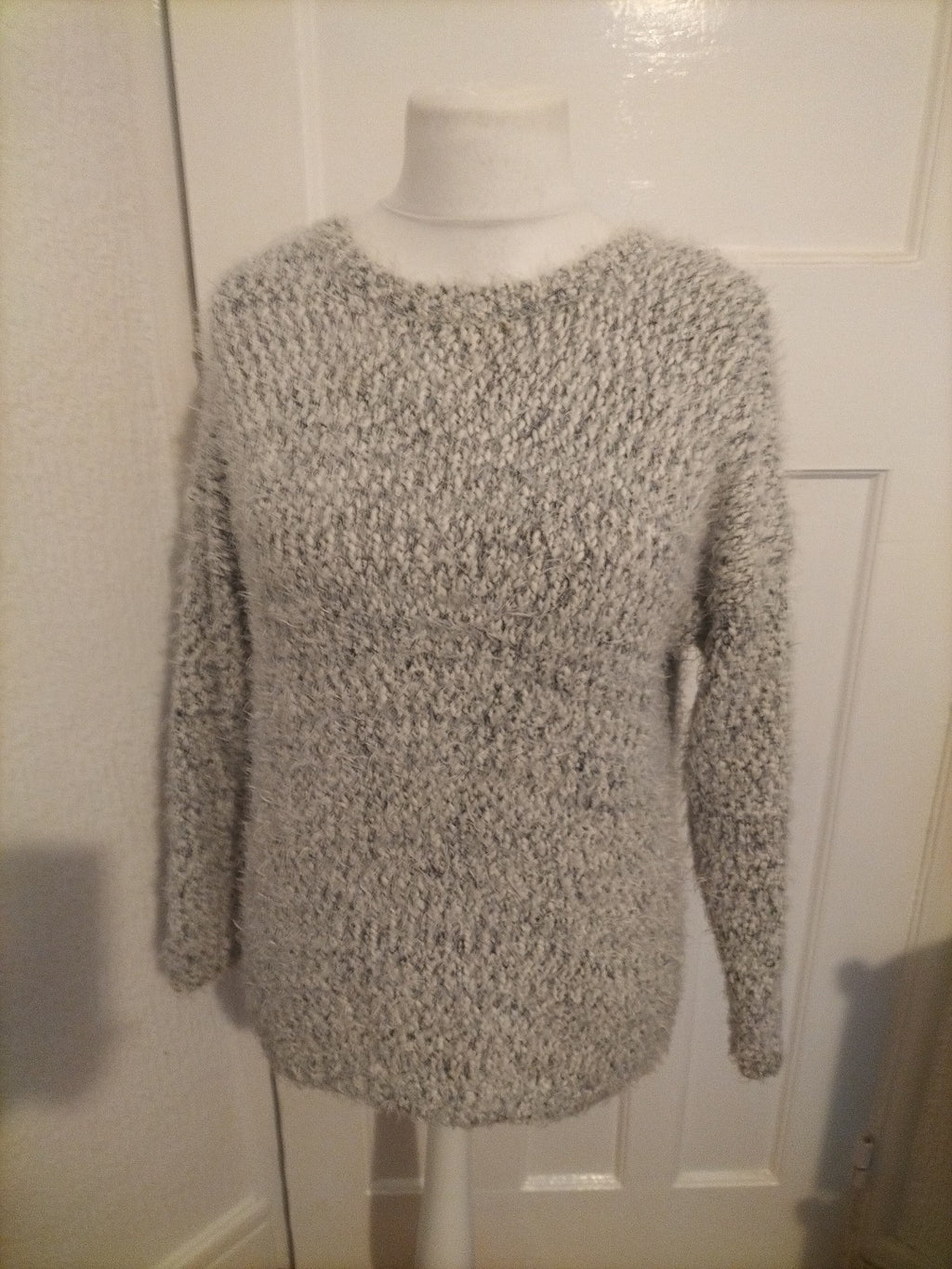 Ladies Primark Size 14 White And Grey Fleck Fluffy Pullover Jumper