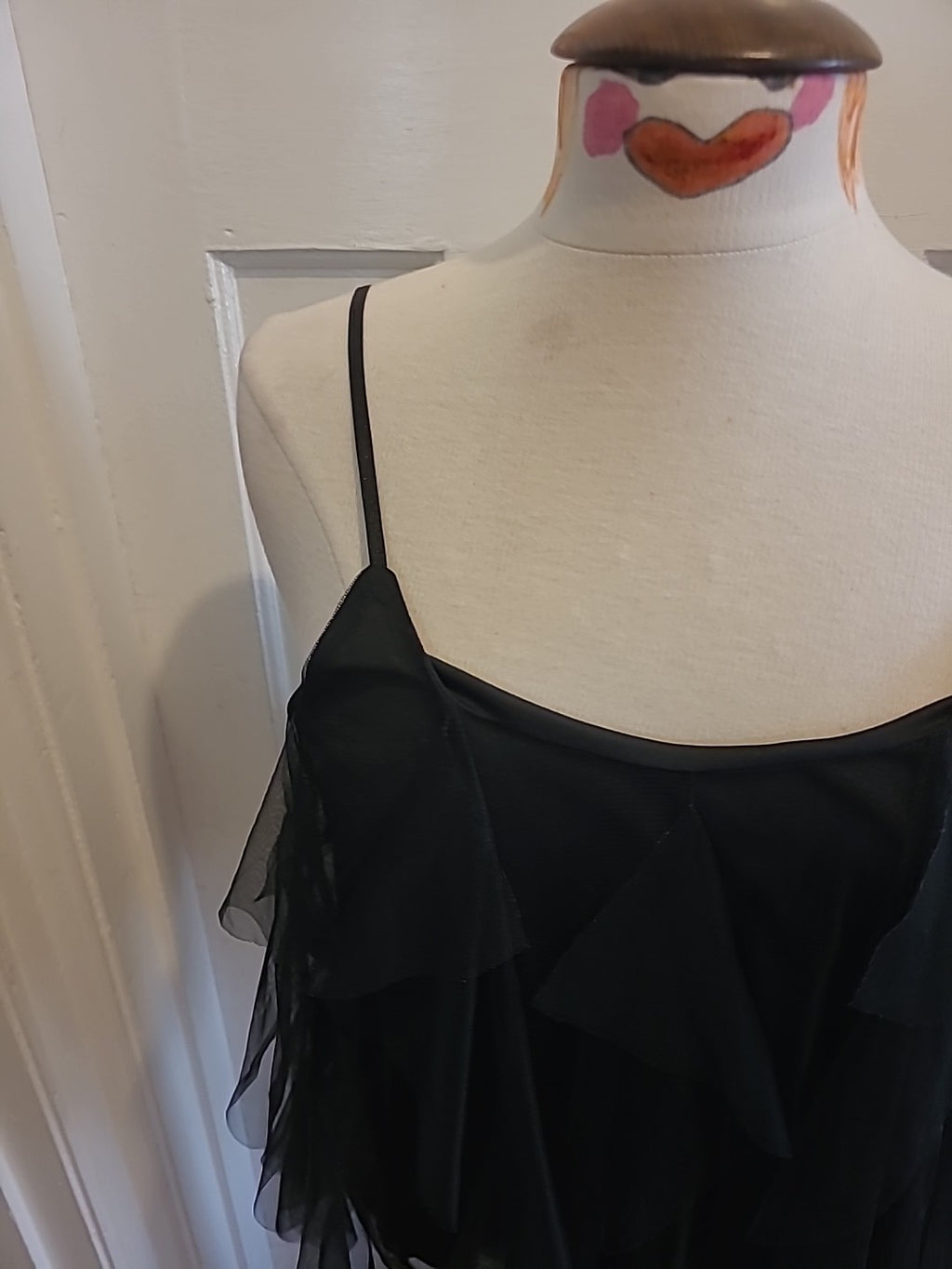 Ladies Cameo Rose Size 10 Black Sleeveless Blouse