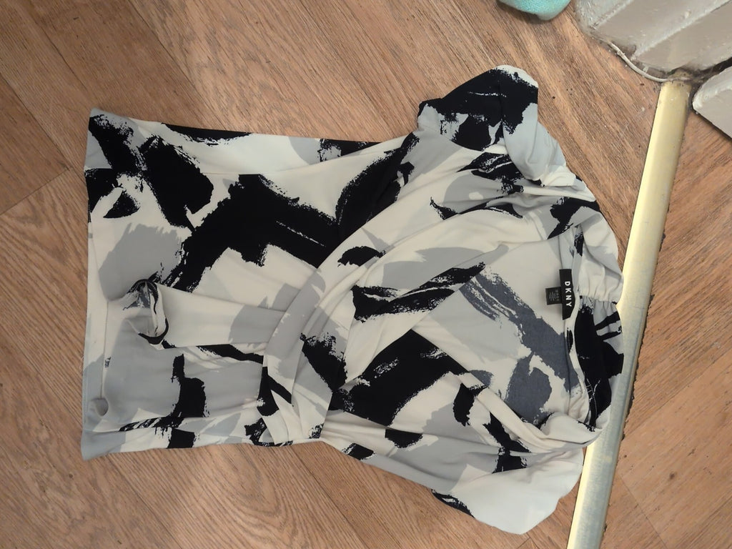 DKNY XS Navy And White Short Sleeve Blouse