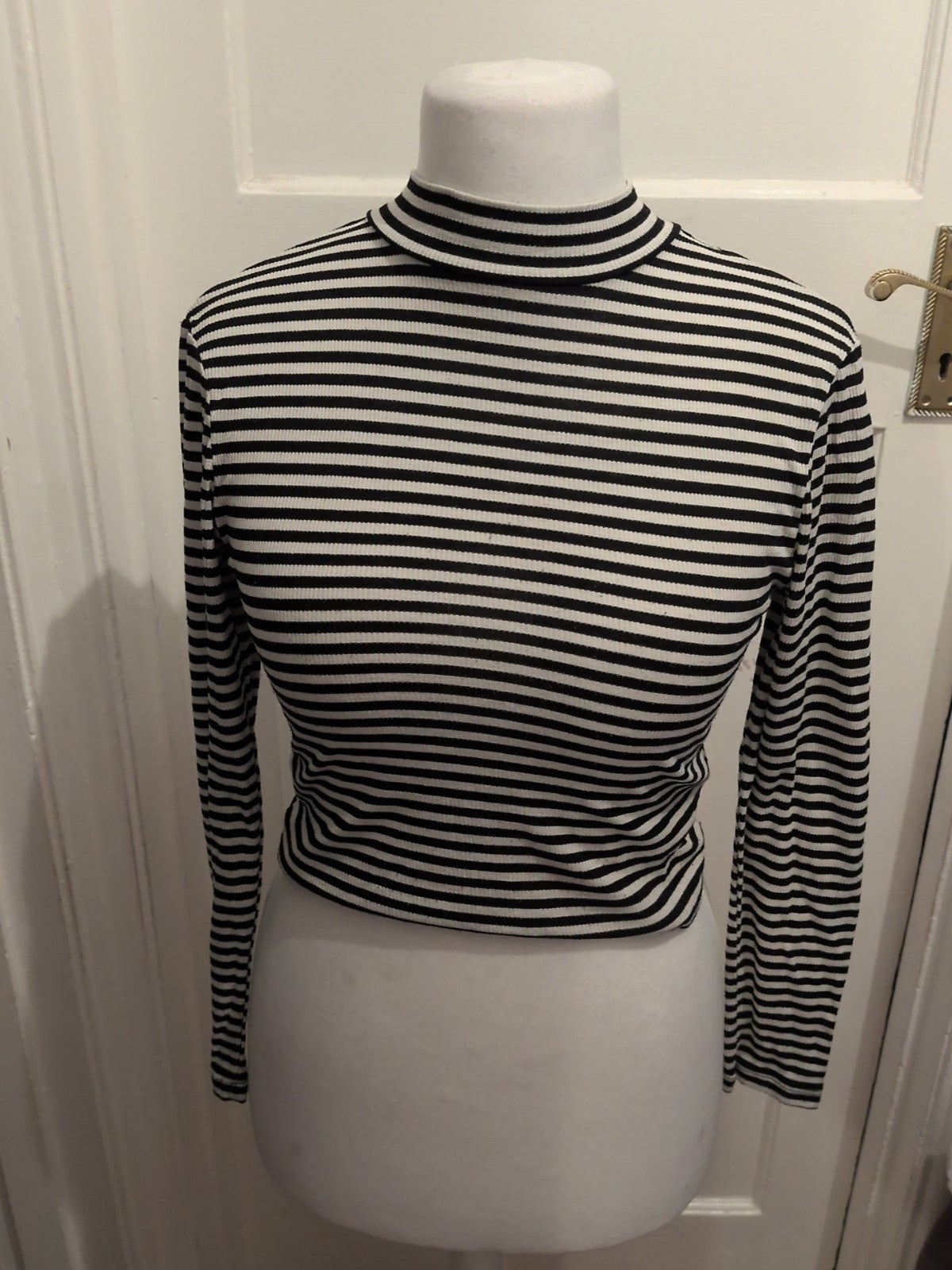 Ladies H&M Size Medium Black And White Striped Long Sleeve Blouse