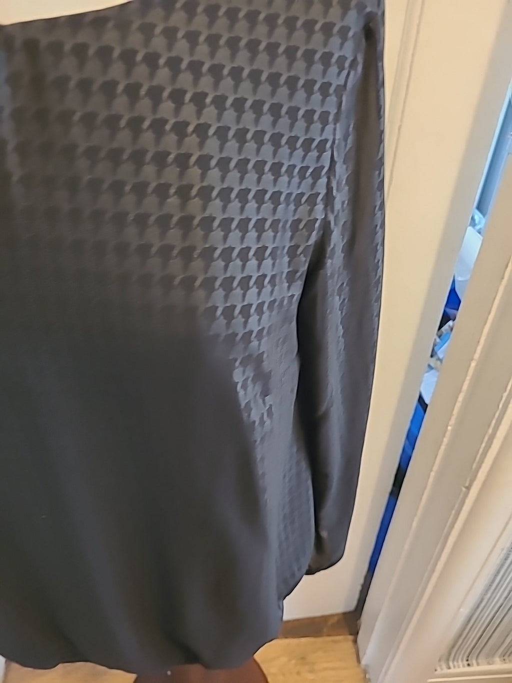 Ladies Together size 10-12 black patterned long sleeved blouse