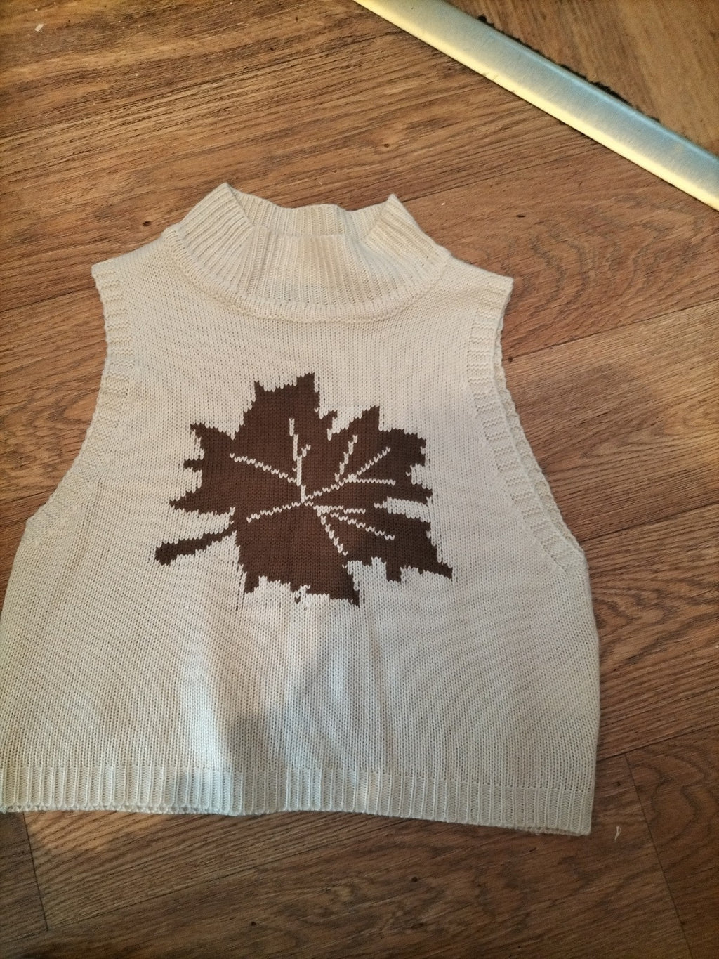 Ladies Shein Size Small Beige And Brown Sleeveless Jumper
