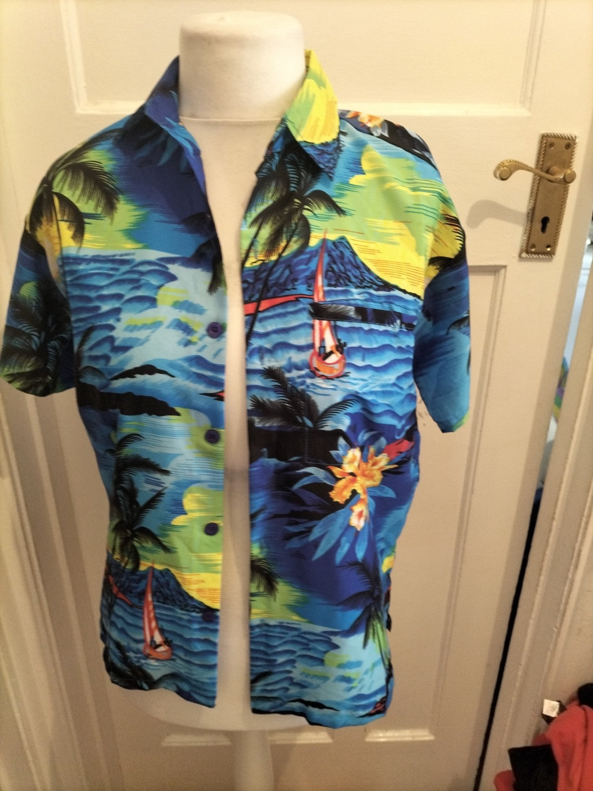 Mens MC.Clain Size Small Hawaii Style Shirt Short Sleeved