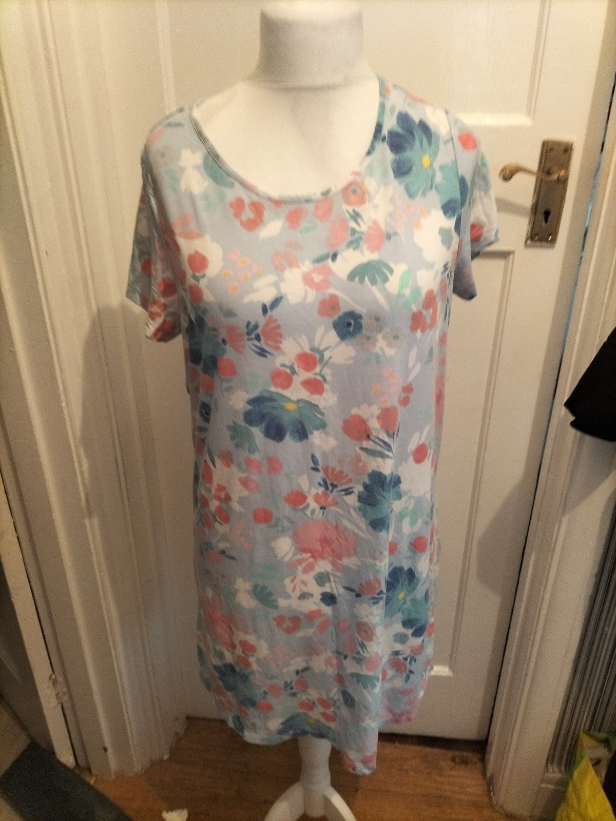 Ladies Nutmeg Size 12-14 Blue Floral Short Sleeved Nighty