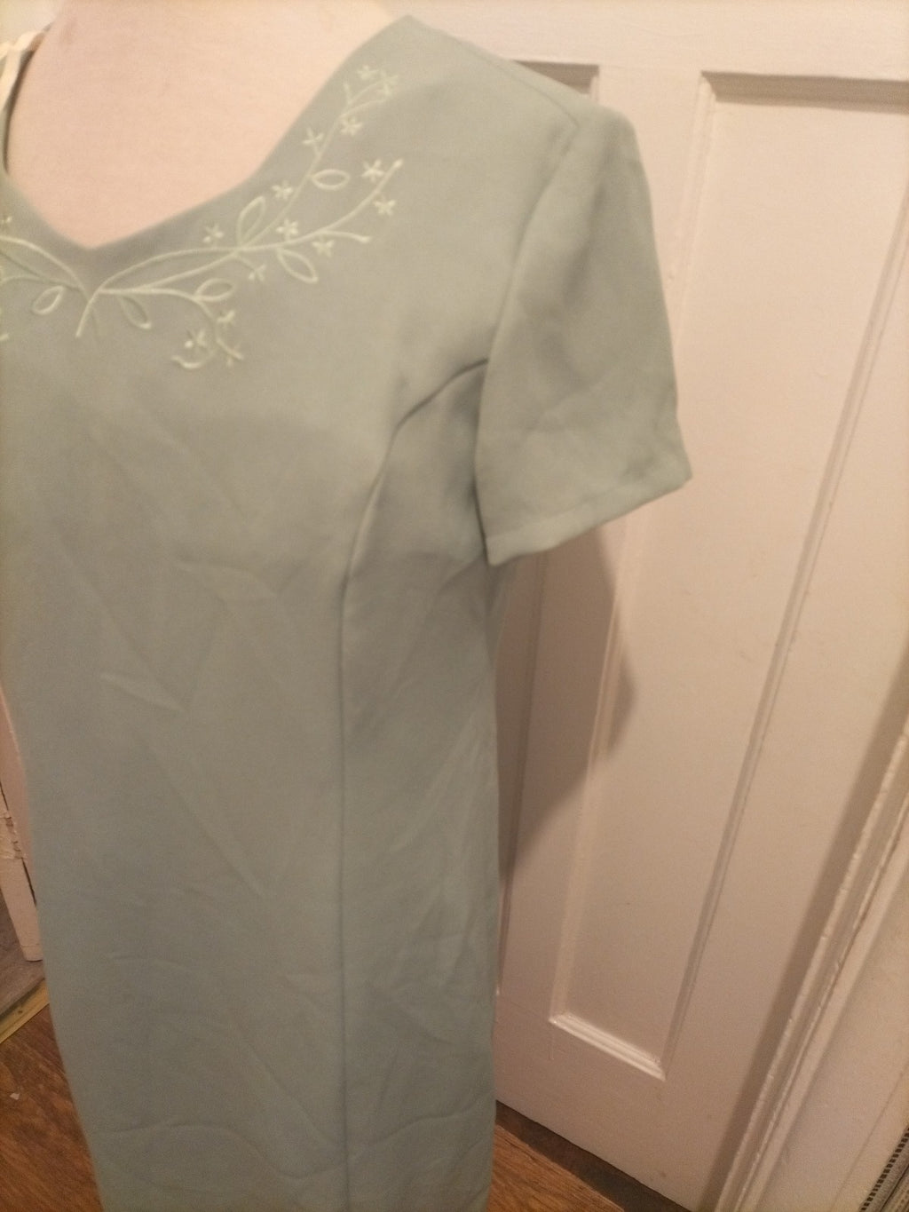 Ladies Bonmarche Size 14 Light Green Short Sleeved V Neck Dress
