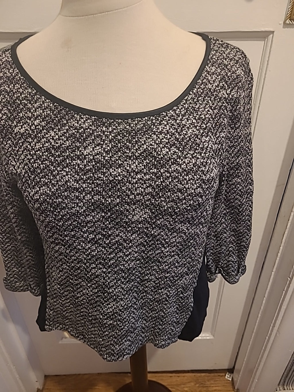 Ladies Oasis Size Medium Grey Fleck Long Sleeved Tshirt