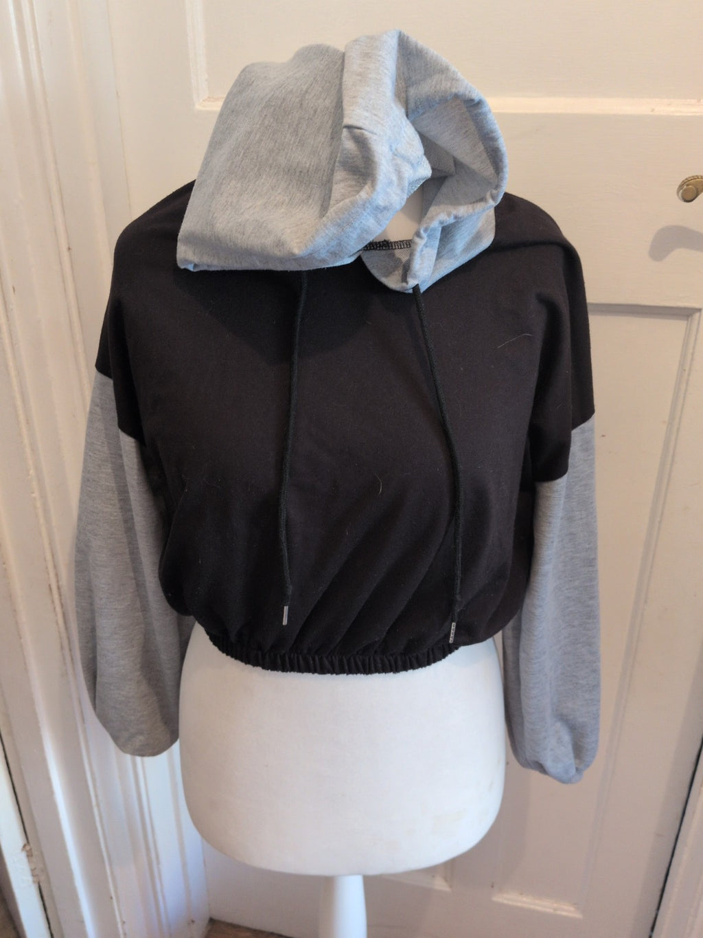 Ladies Size Large Grey And Black Cropped Hoodie Elasticated Hem