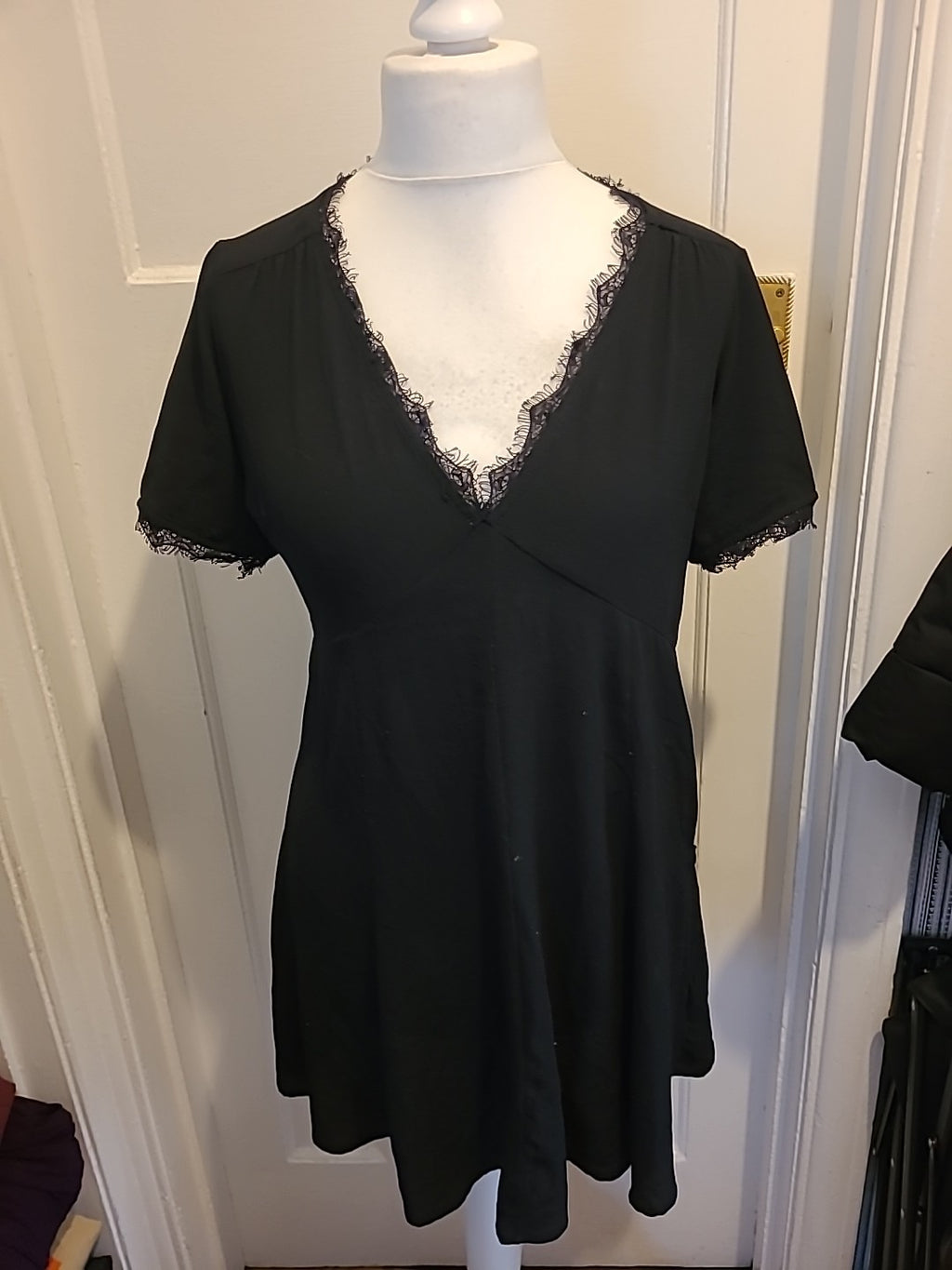 Ladies Pins And Needles Size Medium Black V Neck Dress