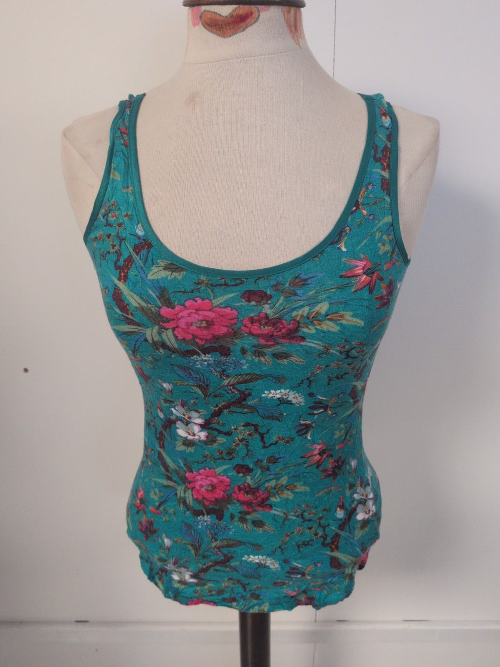 Ladies Oasis Size XS Green Floral Sleeveless T-shirt