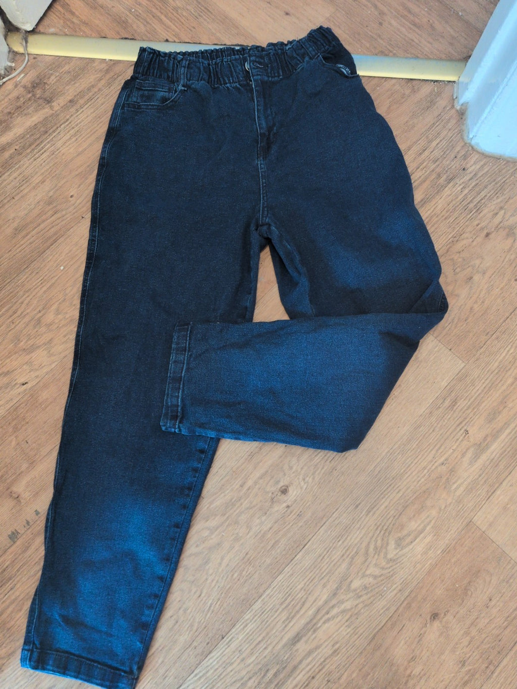 Ladies Beloved Size 8 Dark Blue Stretch Jeans