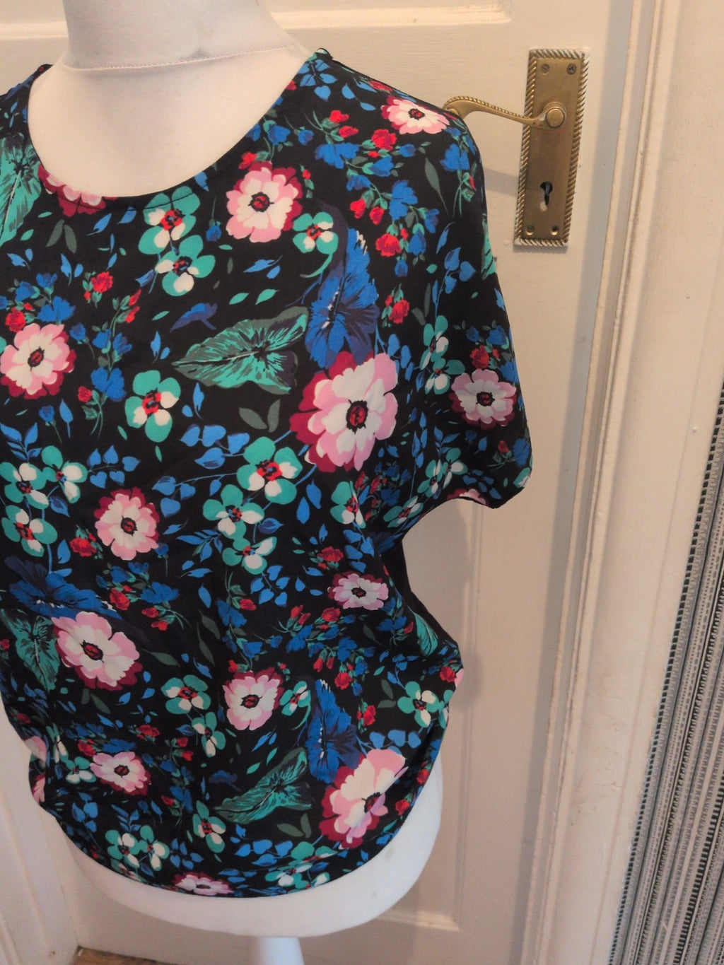 Tu 12 Black Flowers Short Sleeve Blouse