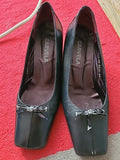 Ladies Carvela Size Uk 5 Black Close Toe Court Shoes