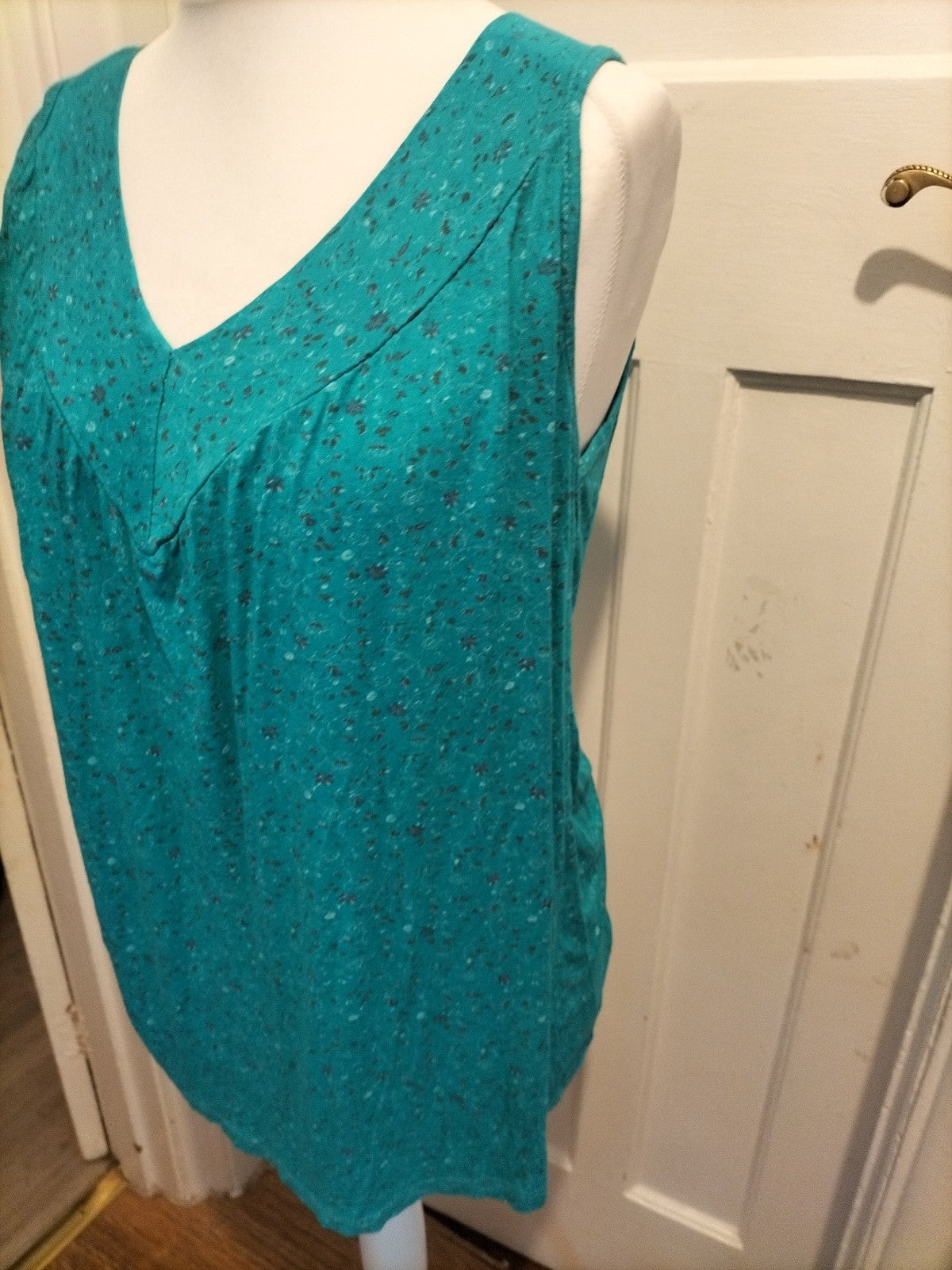 Ladies Size XL Teal Patterned V Neck Blouse