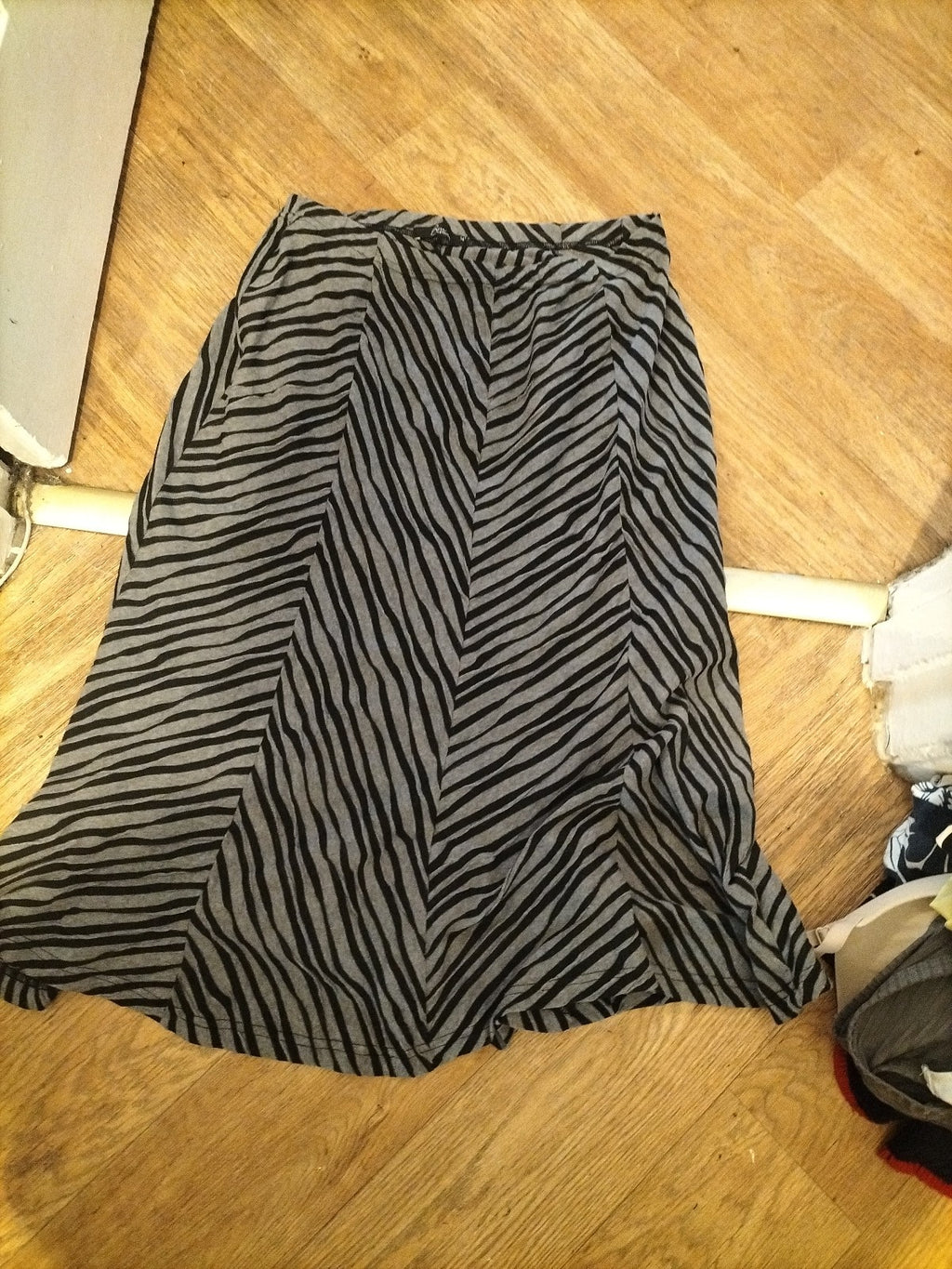 Ladies BM Size 14 Grey And Black Long Length Elasticated Skirt