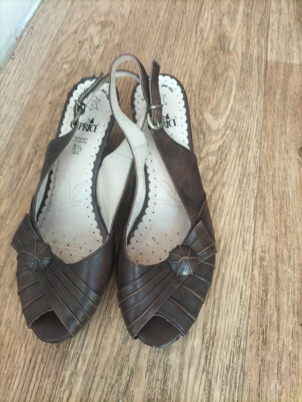 Ladies Caprice Size 5.5 Brown Small Heel Slip On Sandel
