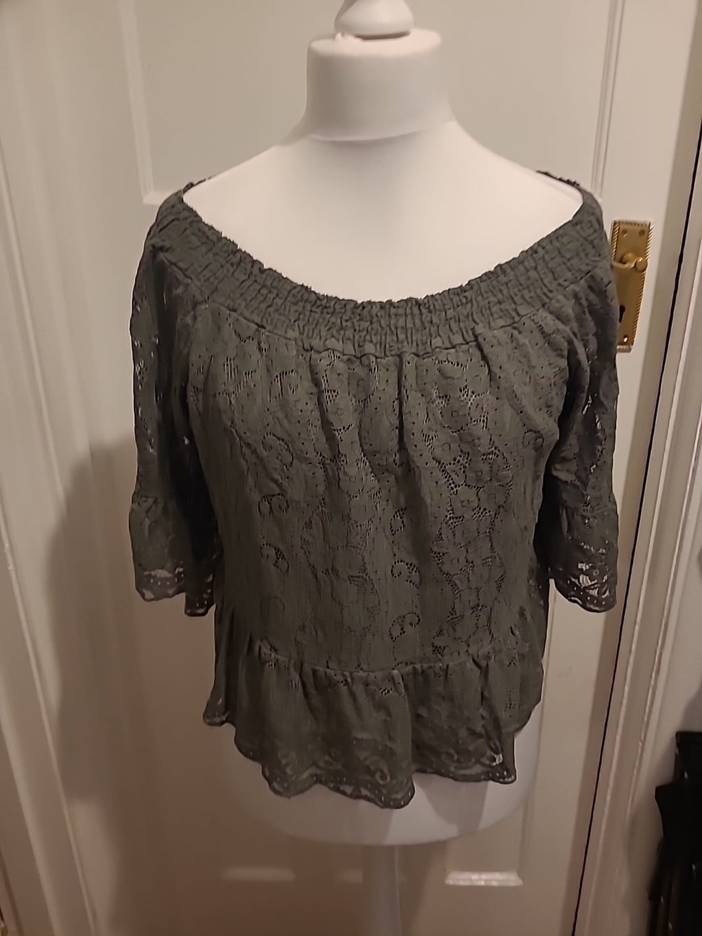 Ladies First Avenue Size Large Khaki Green Elasticated Hem Short Sleeved Blouse