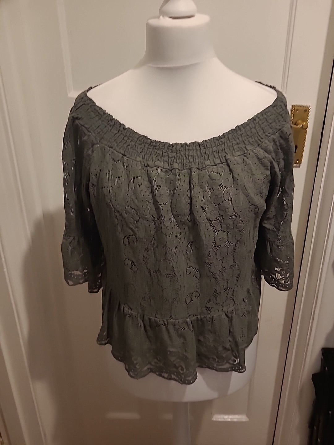 Ladies First Avenue Size Large Khaki Green Elasticated Hem Short Sleeved Blouse