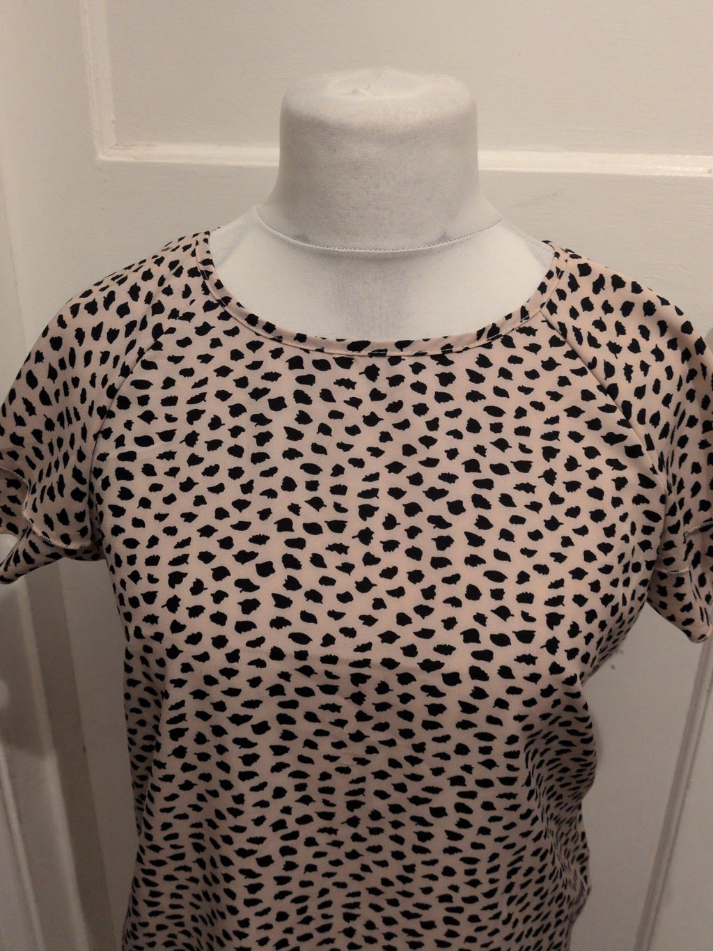 Shein M Beige And Black Short Sleeve Blouse Round Neck
