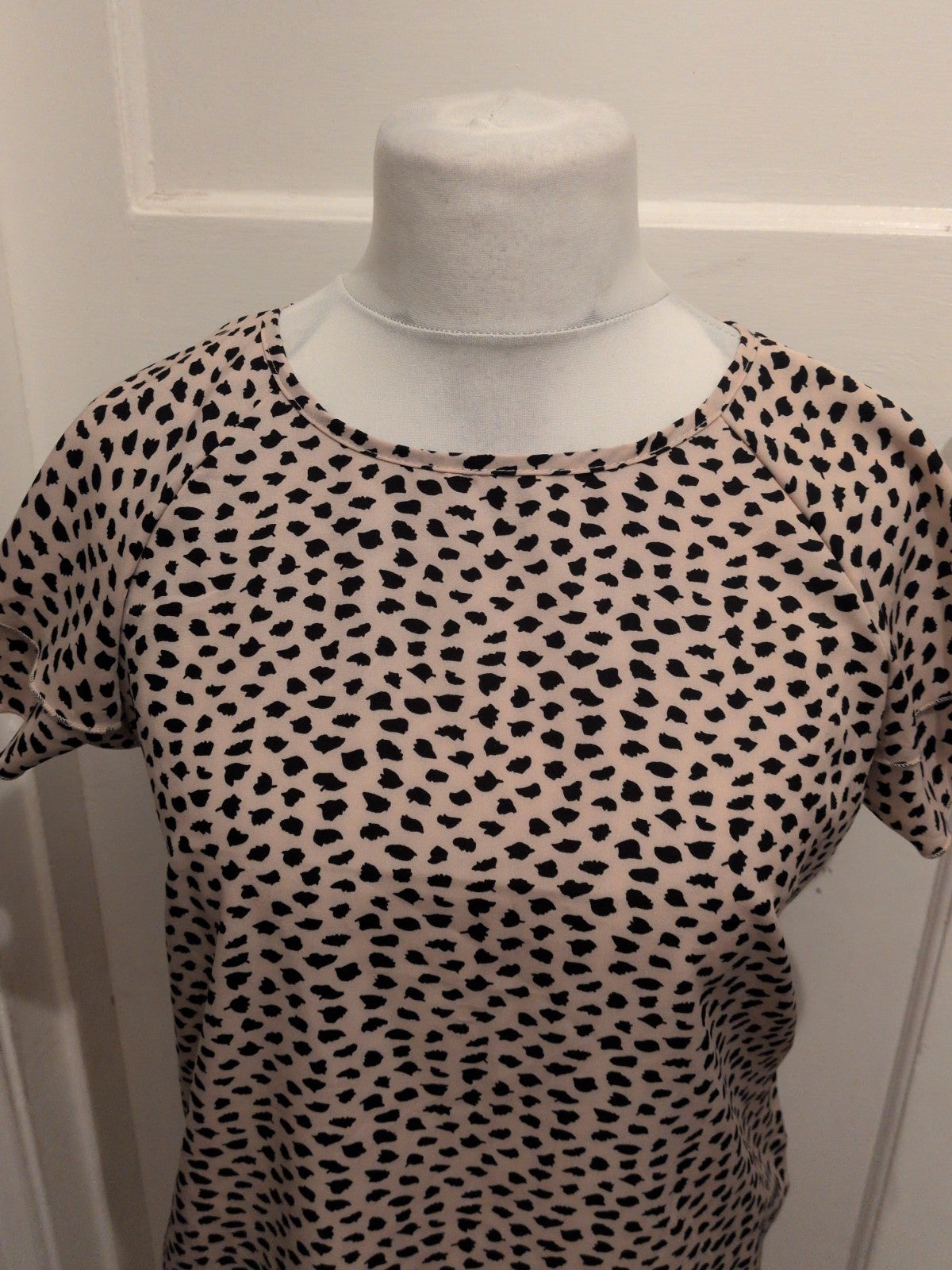 Shein M Beige And Black Short Sleeve Blouse Round Neck