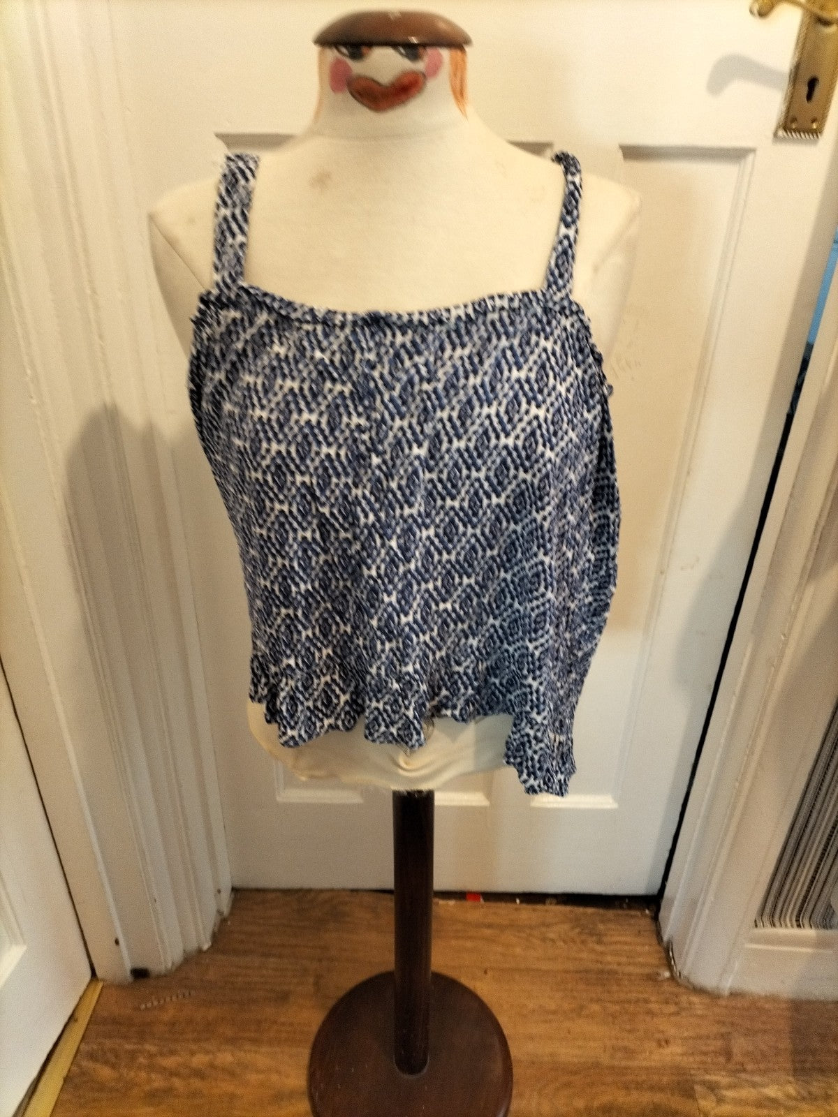 Ladies Peacocks Size 16 Blue And White Pattern Sleeveless Top
