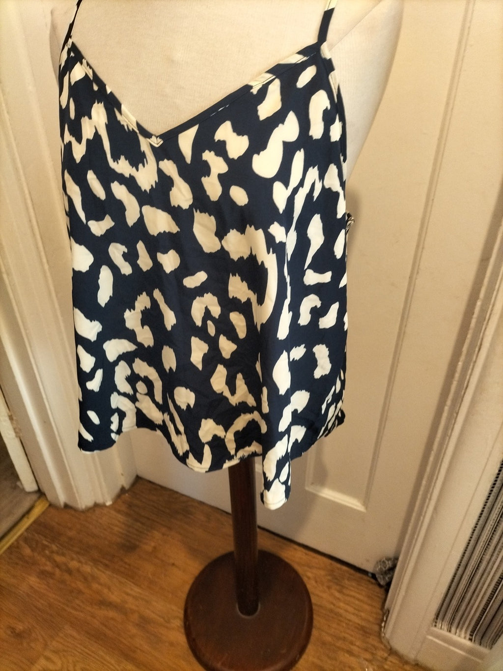 Ladies Shein Size XL Navy Cream Sleeveless Top