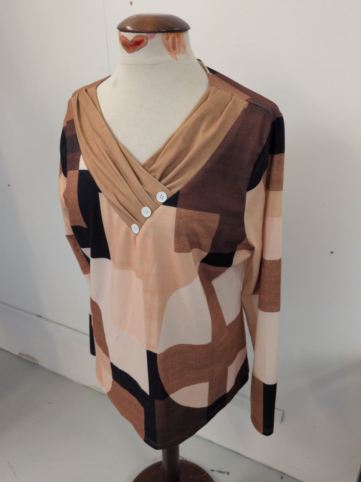2XL Brown Tan White Beige Long Sleeve V Neck Blouse