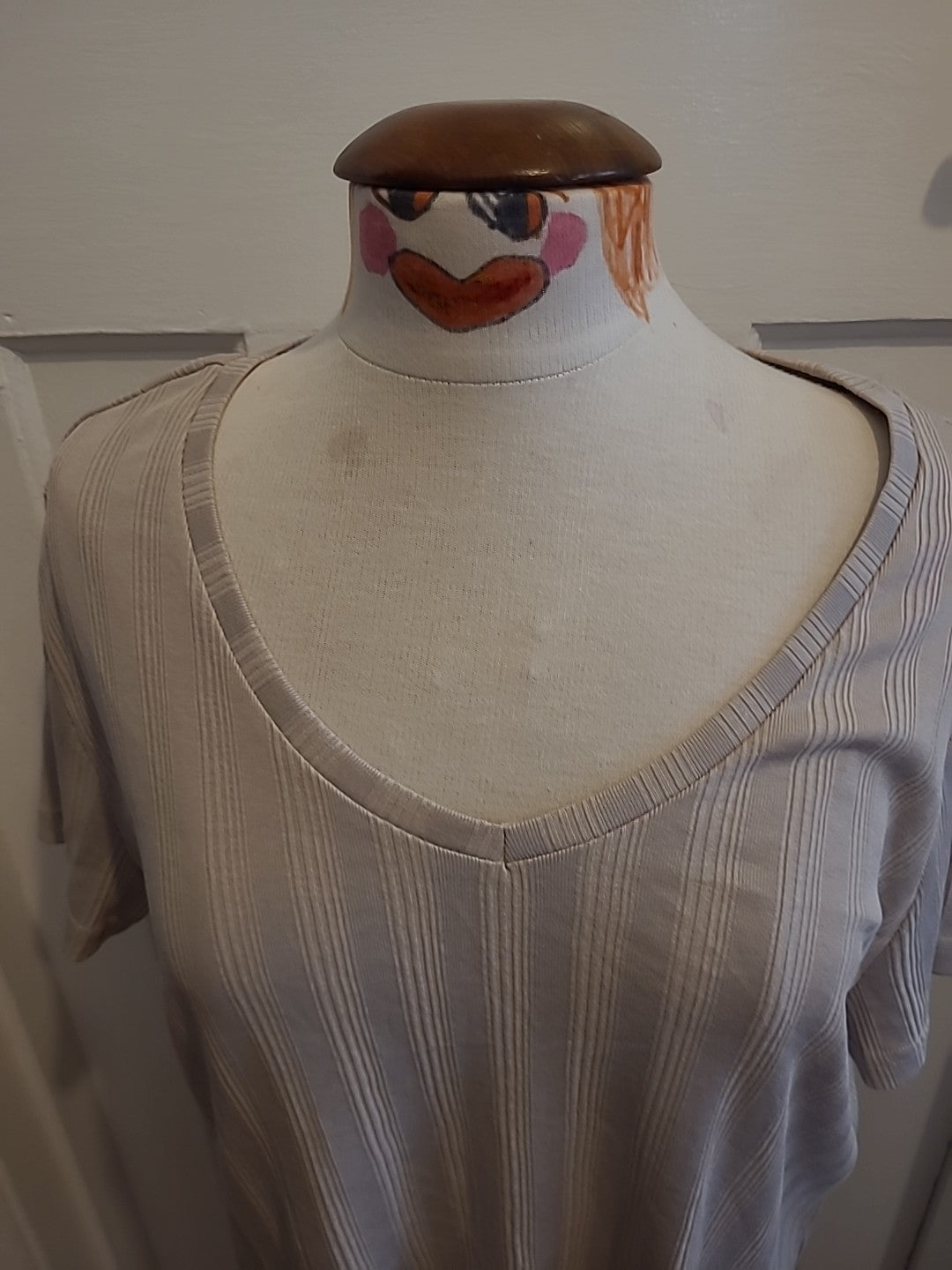 Ladies Beloved Size 3XL Beige Ribbed Short Sleeved Tshirt