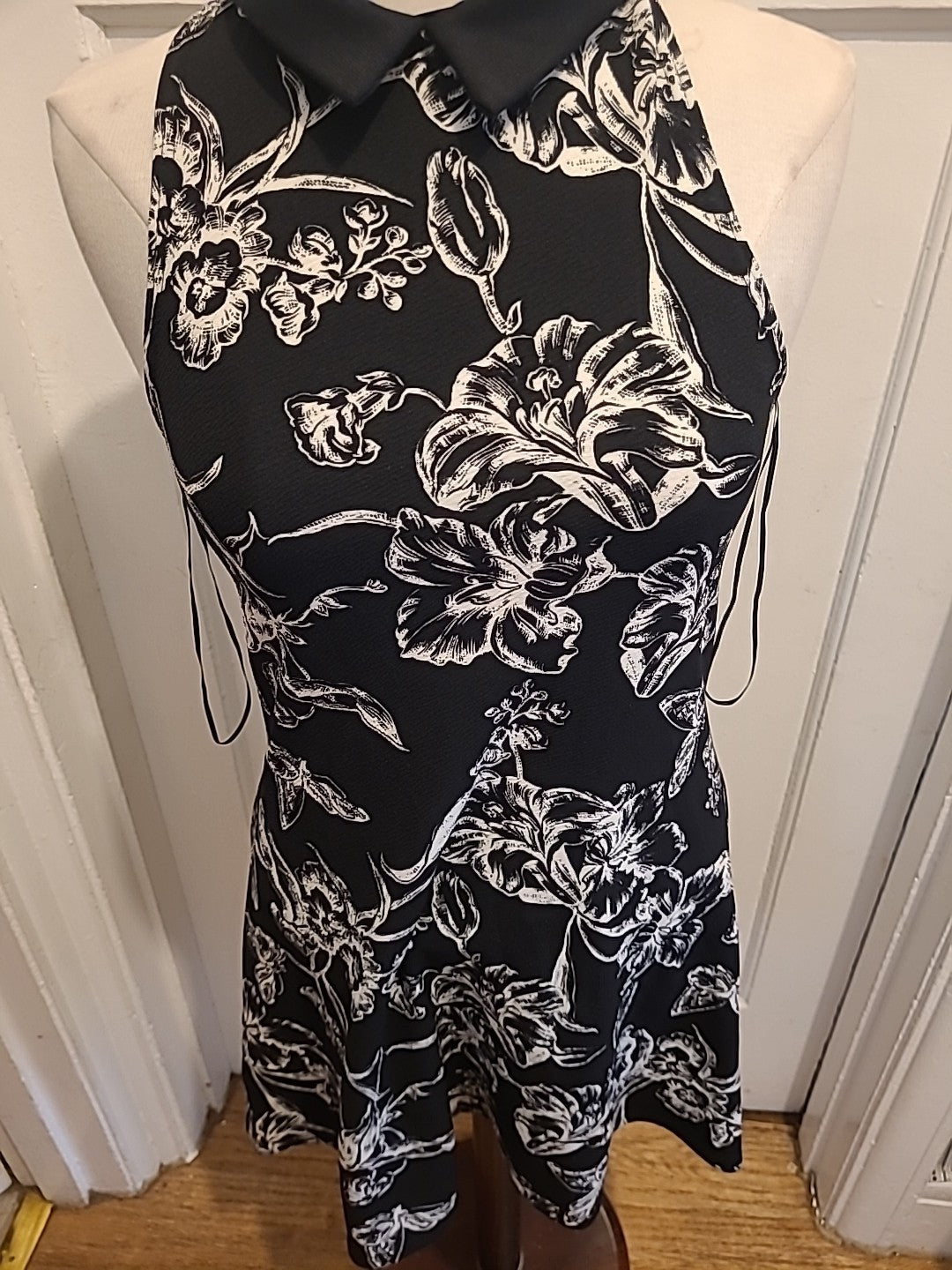 Ladies Miss Selfridge Size 8 Black And white Sleeveless Dress
