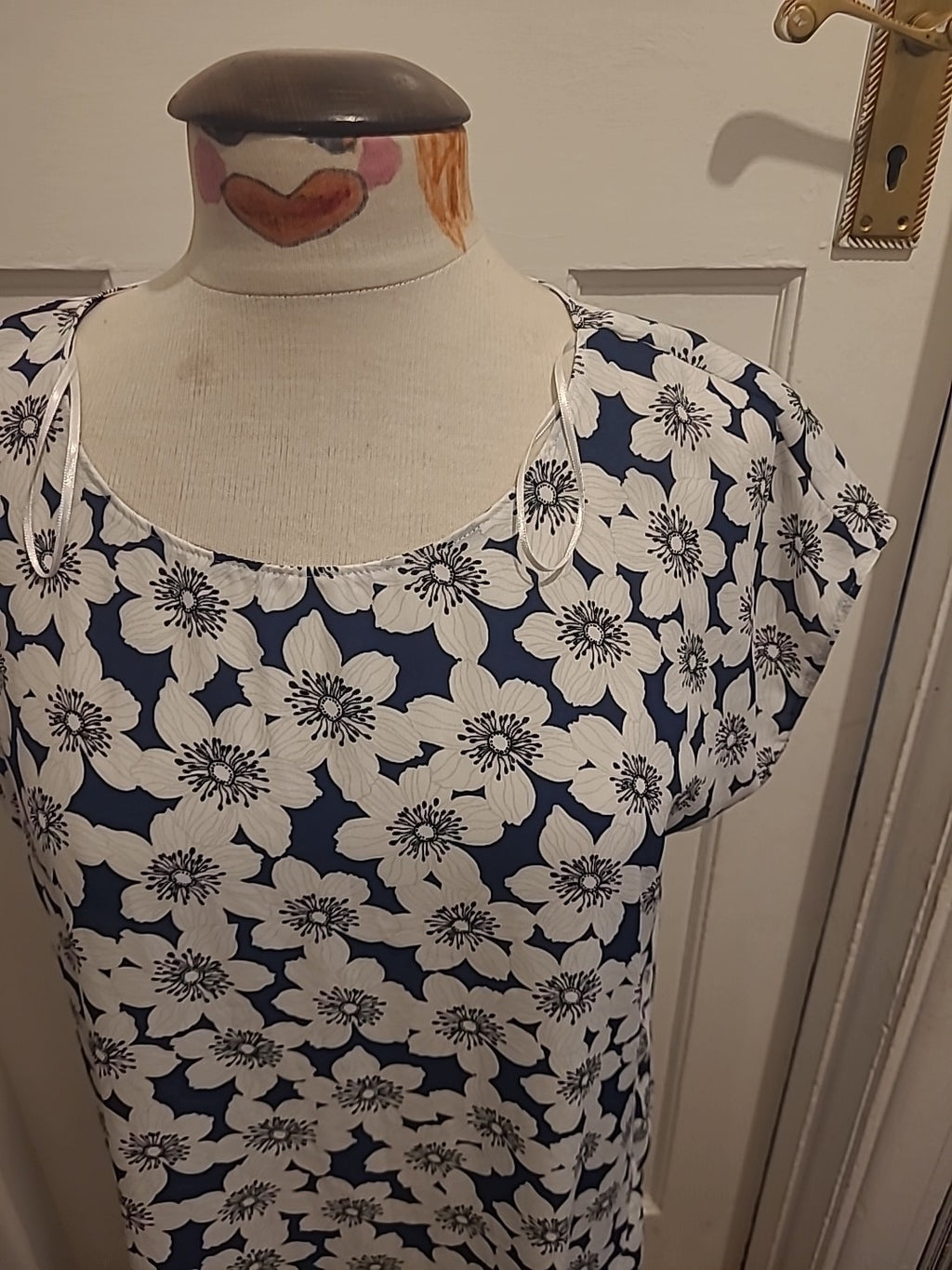Ladies Tu Size 14 Blue White Floral Sleeveless Oversized Tshirt