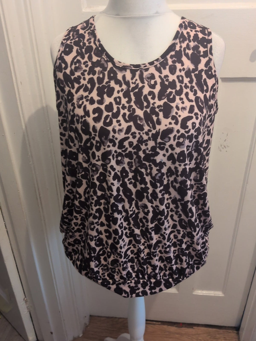 Very 18 Beige Black Animal Print Sleeveless Blouse