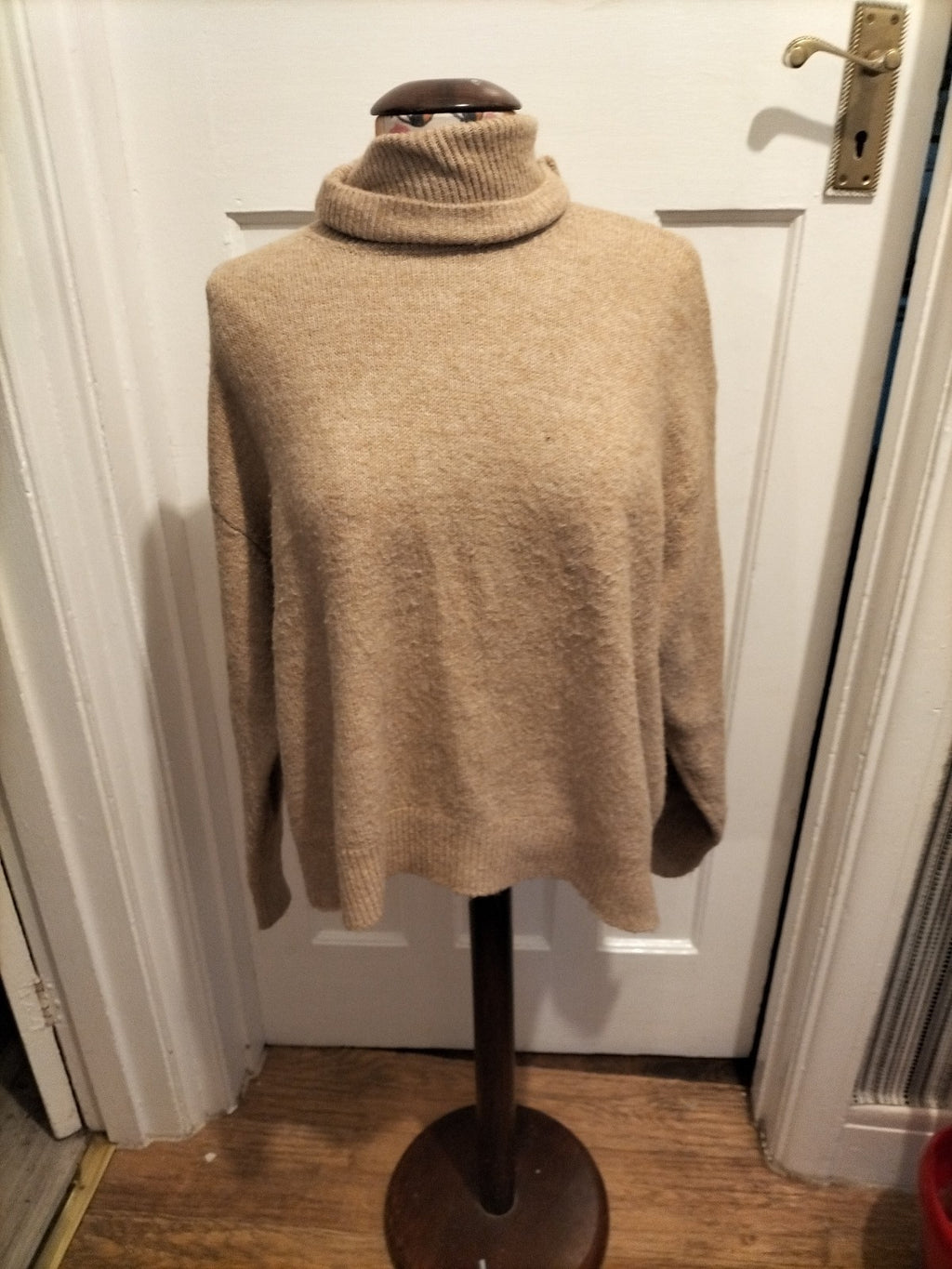 Ladies New Look Size Medium Beige Ribbed Long Sleeved Pullover Jumper