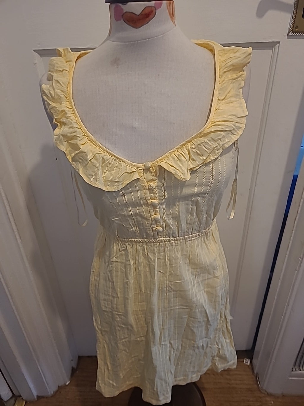 Ladies New Look Size 10 Yellow Sleeveless V Neck Dress
