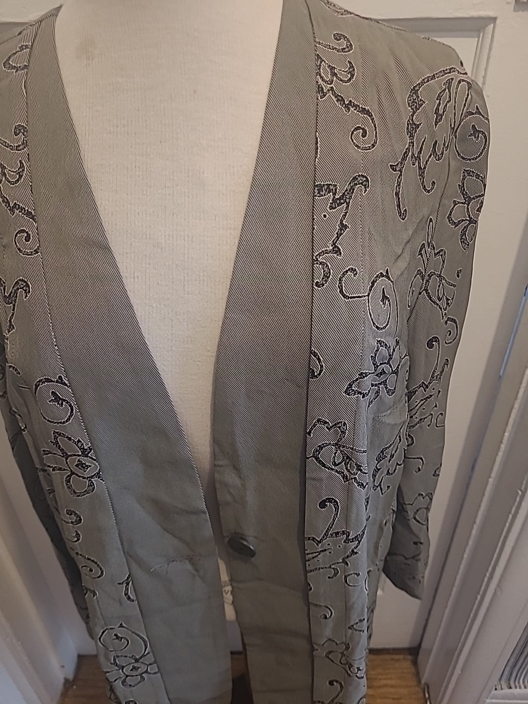 Brand New Ladies Size 14-16 Grey Black Long Sleeved Jacket