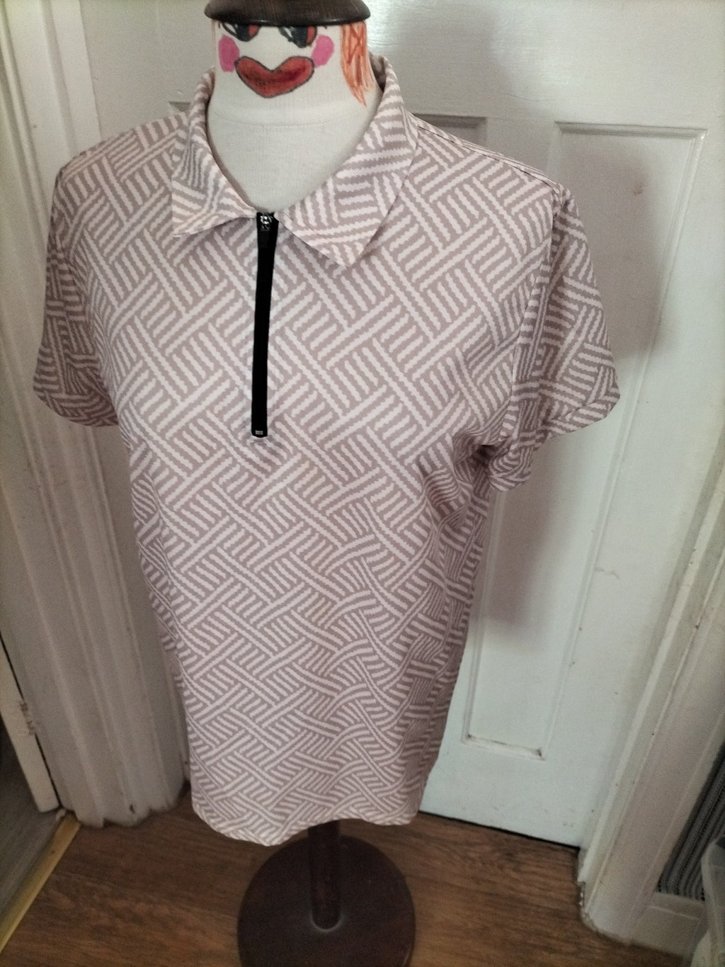Ladies Size Small Beige White Short Sleeved Blouse