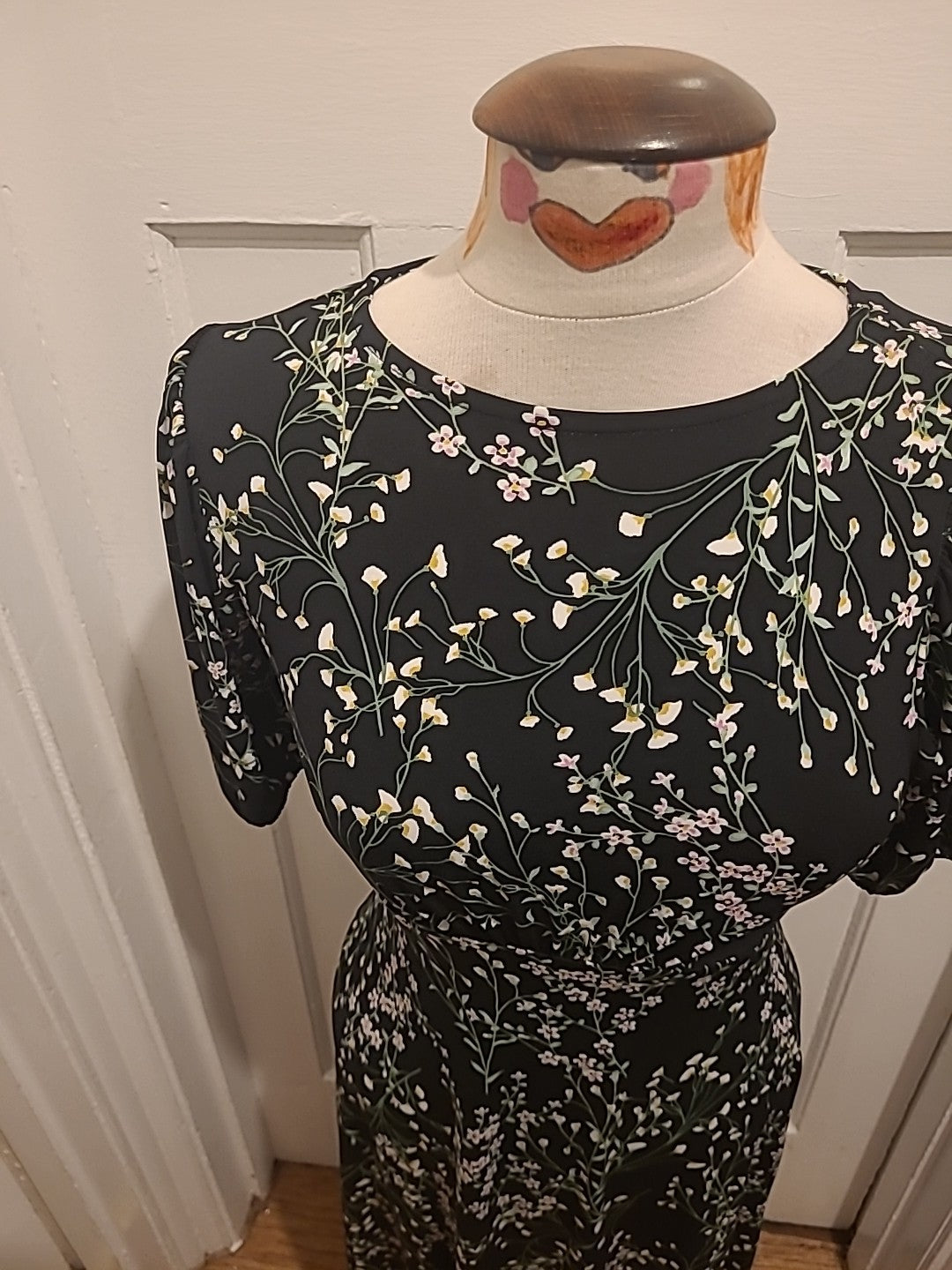Ladies Lipsy Size 8 Black Floral Long Length Short Sleeved Dress