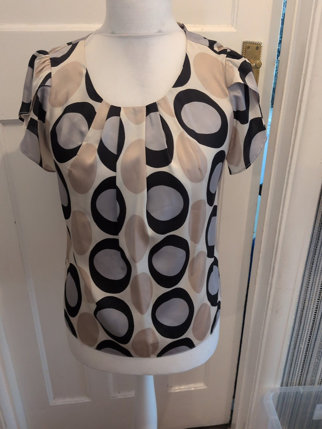 CC 10 Beige Black And Grey Circle Pattern Short Sleeve Blouse