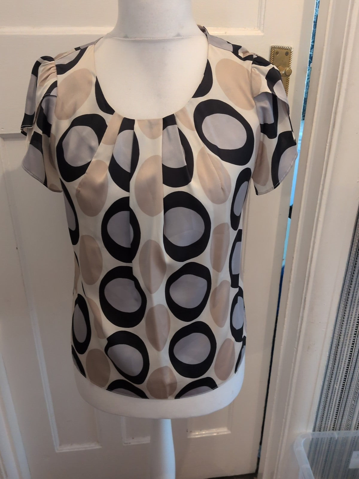 CC 10 Beige Black And Grey Circle Pattern Short Sleeve Blouse