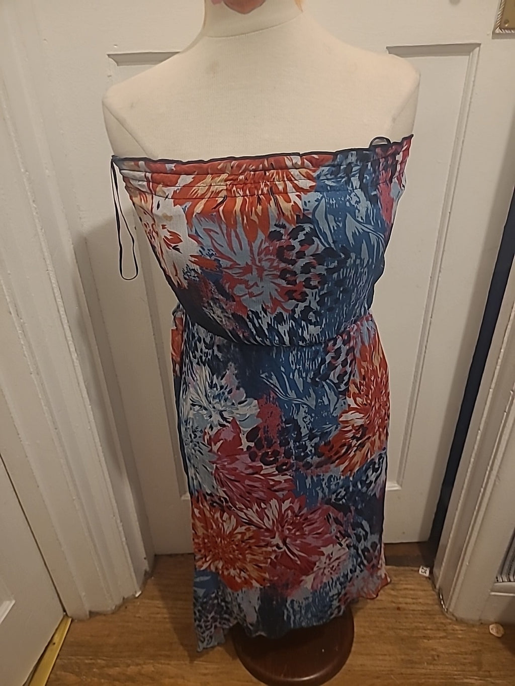 Ladies Billie&Blossom Size 8 Multi Coloured Floral Sleeveless Strapless Dress