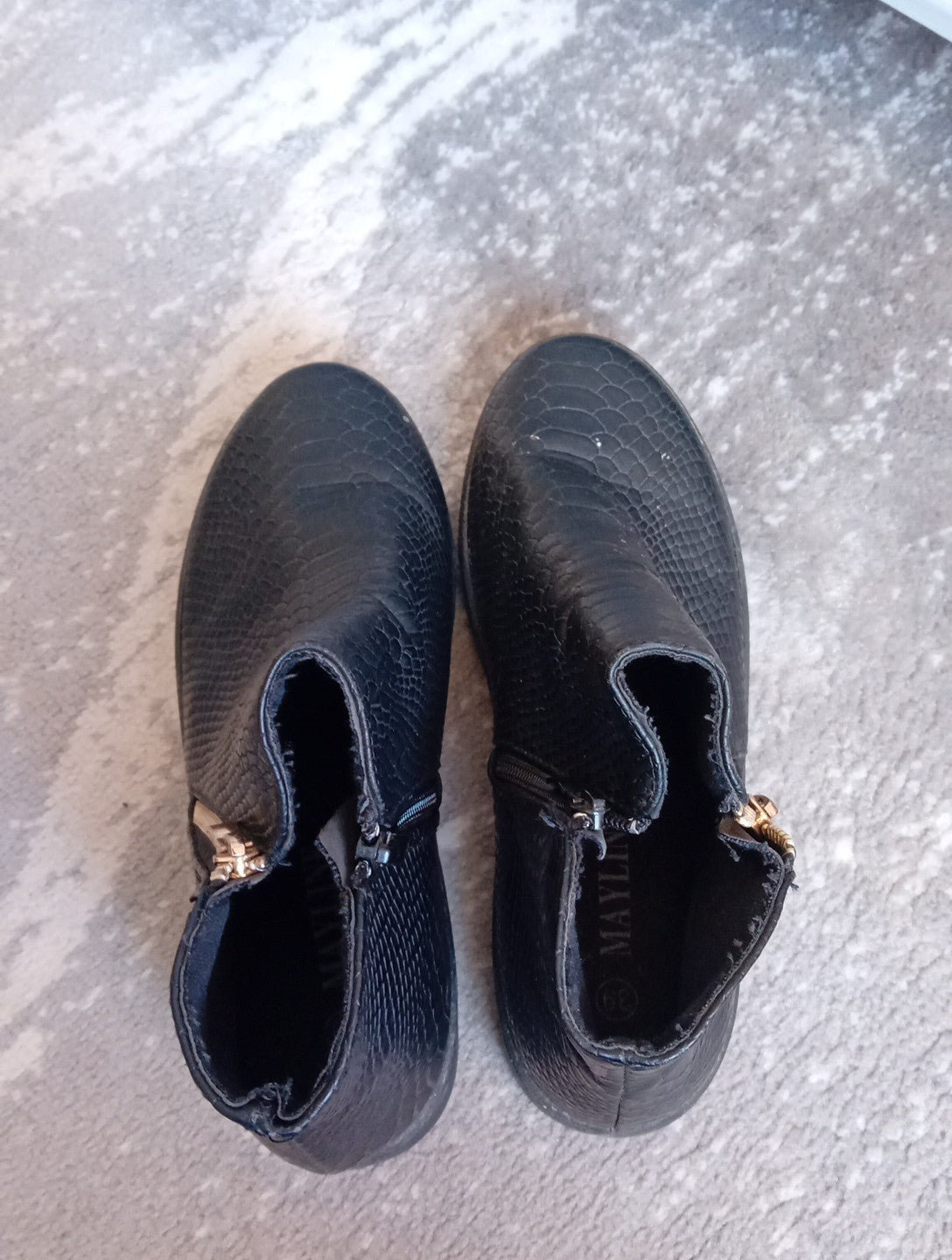 Ladies Black Ankle Boots Flat Zip Fastening Size 39 Mayline Free Delivery