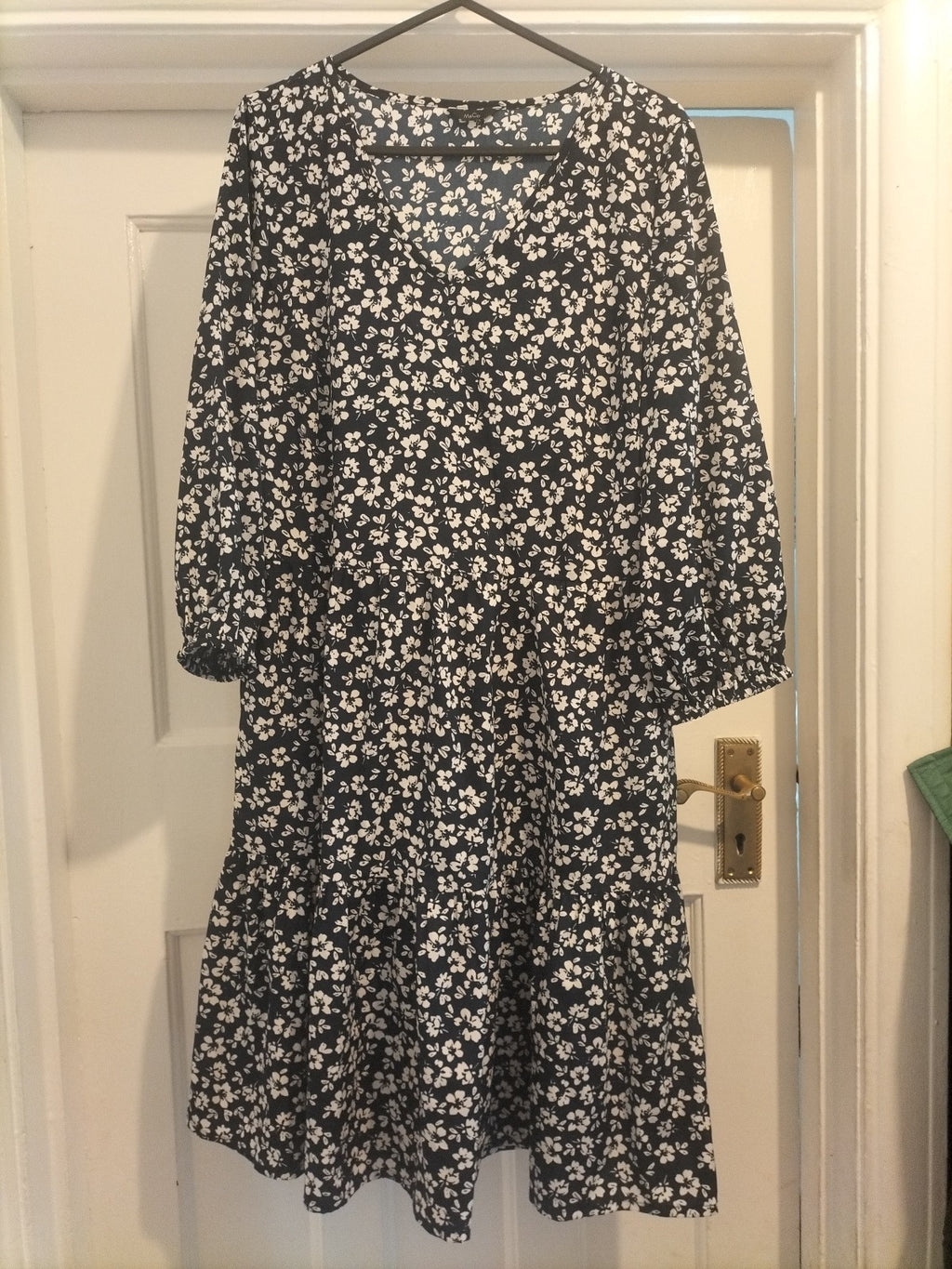 Ladies M&Co Size 8 Navy White Floral Mid Sleeved Dress