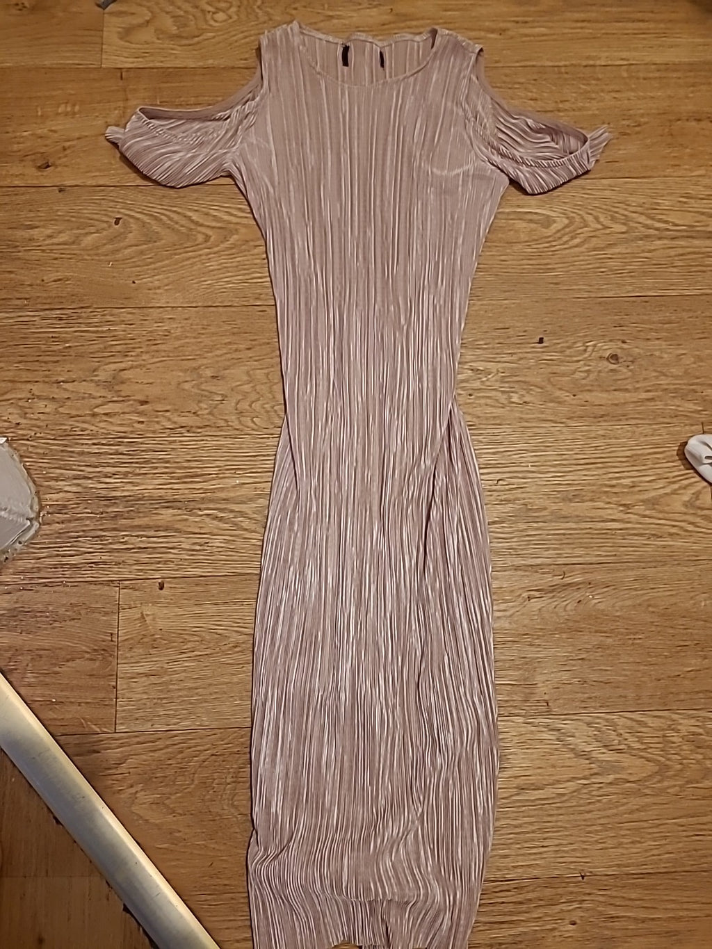Ladies Size 6 Beige Crinkle Short Sleeved Dress